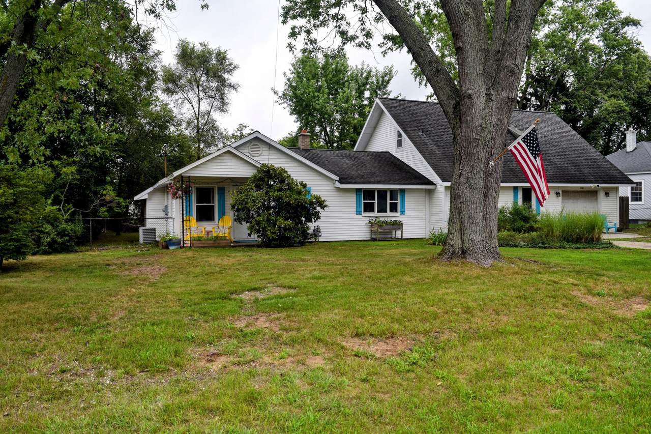 1080 Bellway Avenue - Photo 1