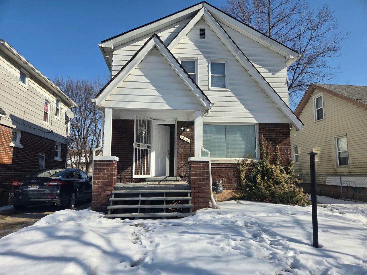 9124 Manor - Photo 1