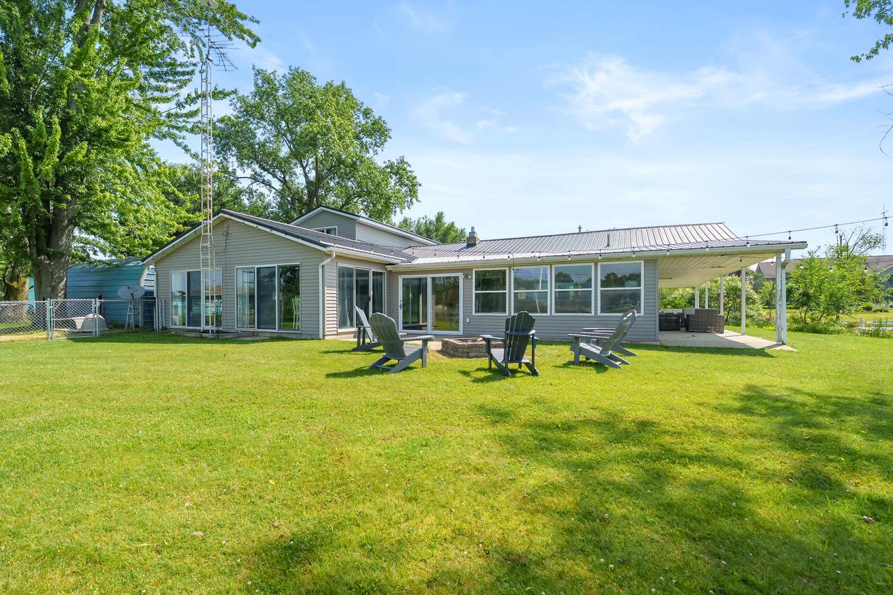 48930 68th Street - Photo 1