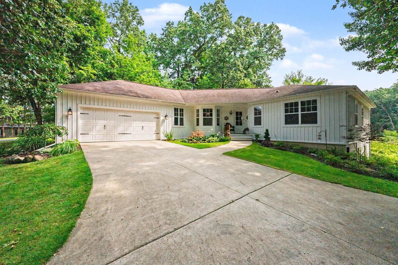 368 Summerset Drive - Photo 1