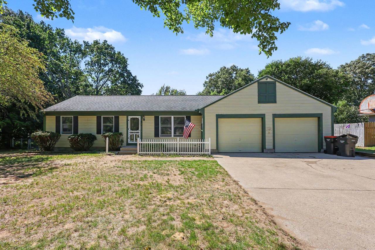 15315 David Avenue - Photo 1