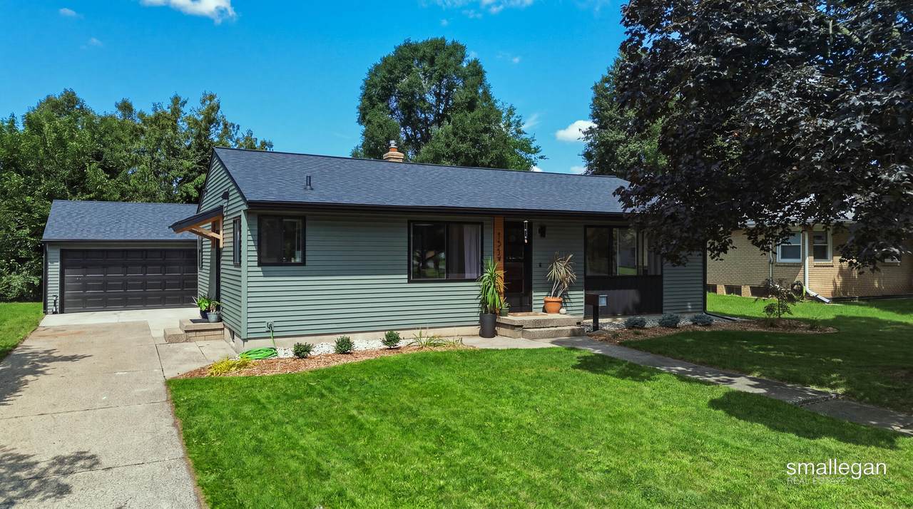 1517 32nd Street - Photo 1