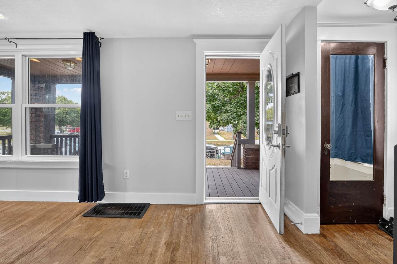 211 Dean Street - Photo 1