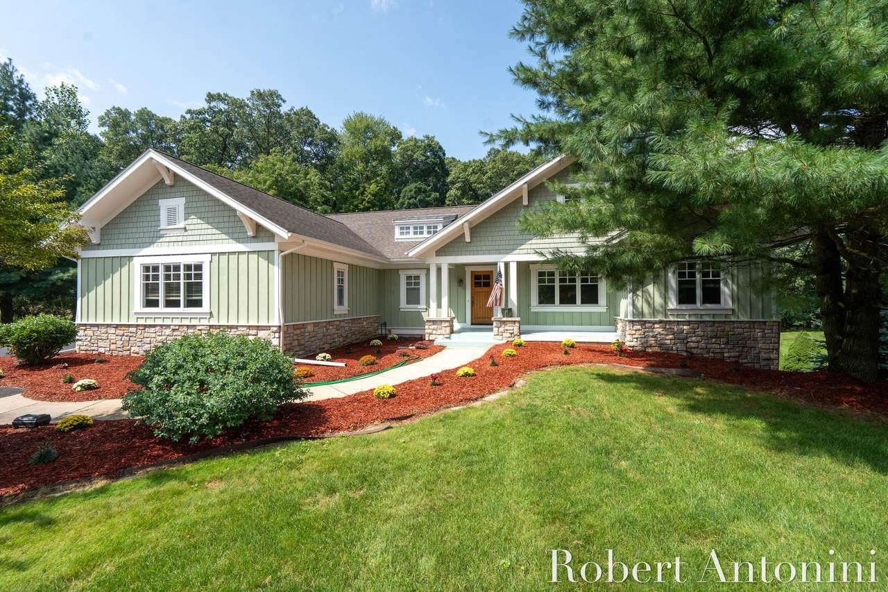 2025 Pine Nook Court - Photo 1