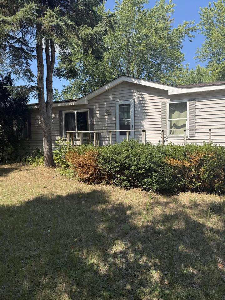 8809 13 Mile Road - Photo 1