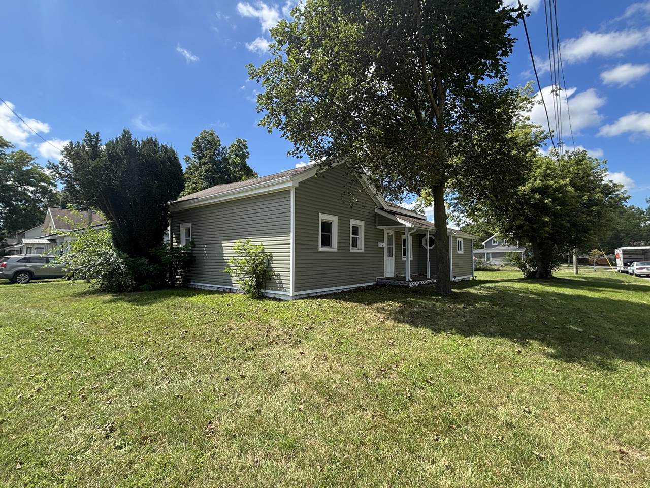 421 Railroad Street - Photo 1