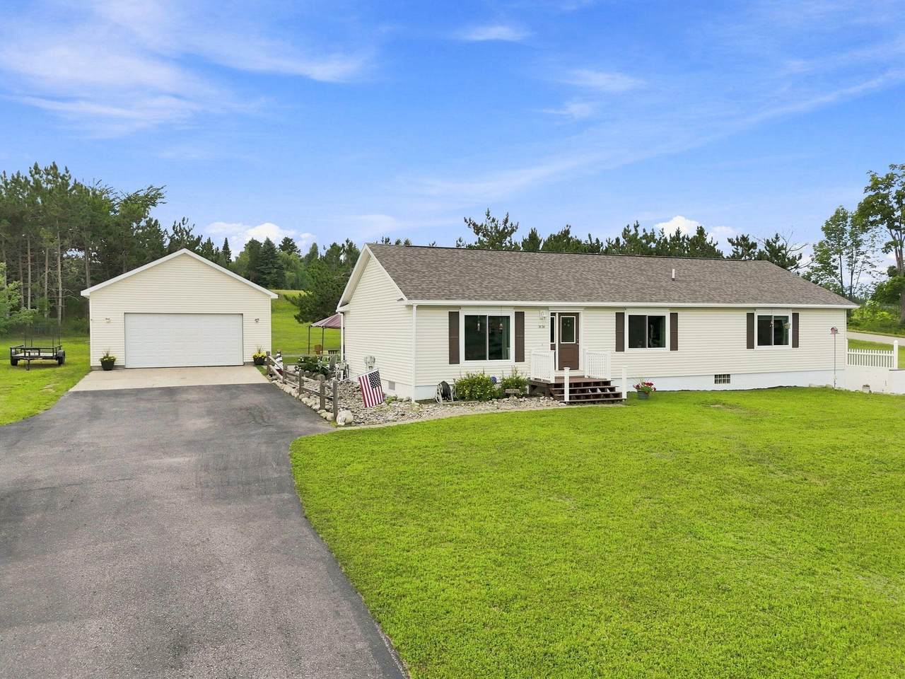 2020 Lakeview Lane - Photo 1