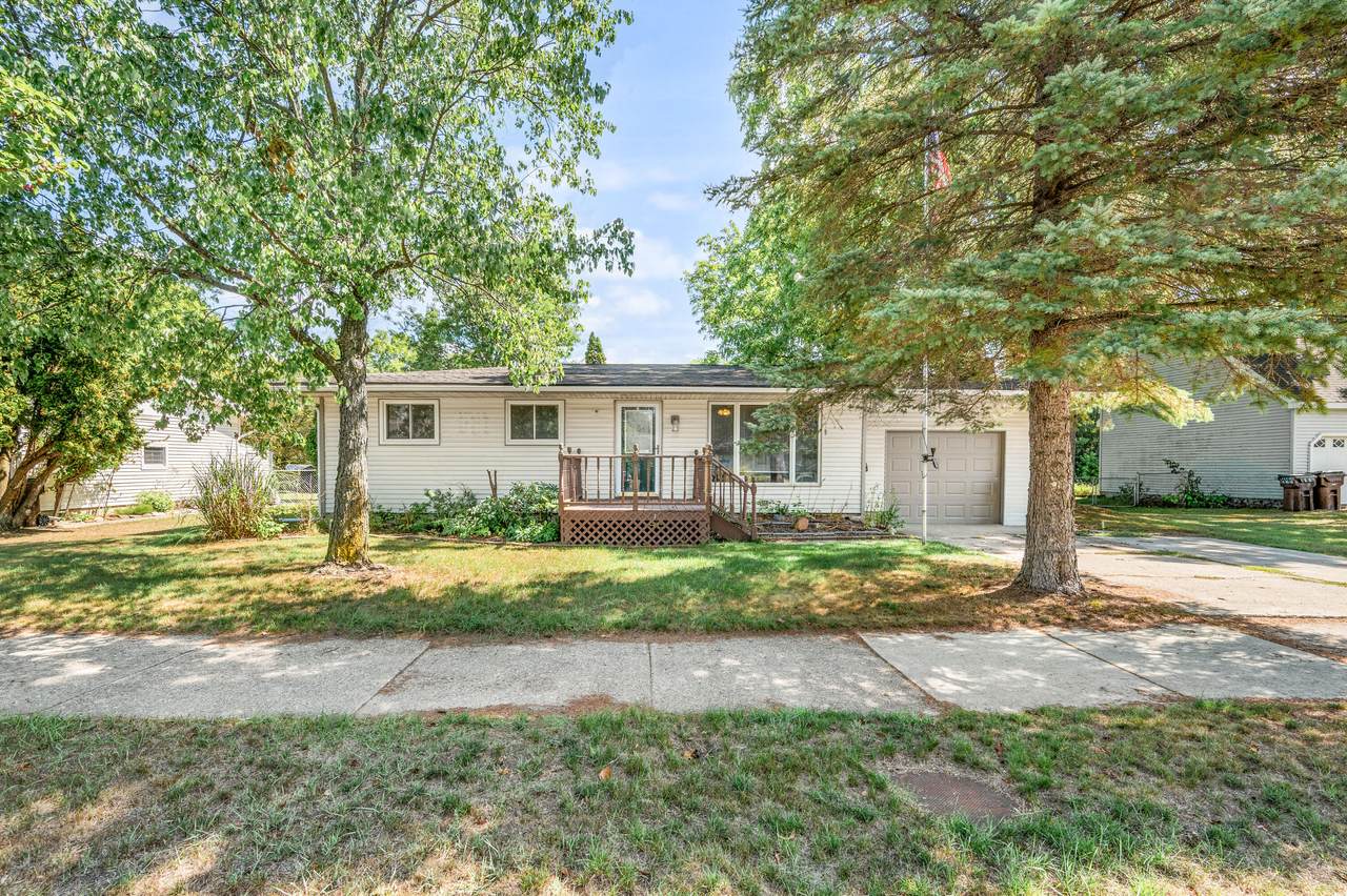 623 Lilac Avenue - Photo 1