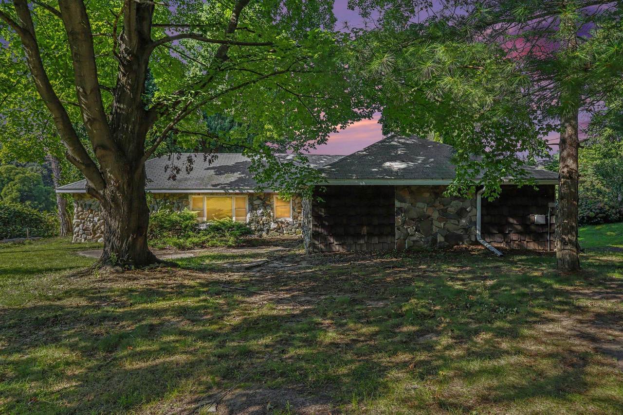 24156 Banker Street - Photo 1