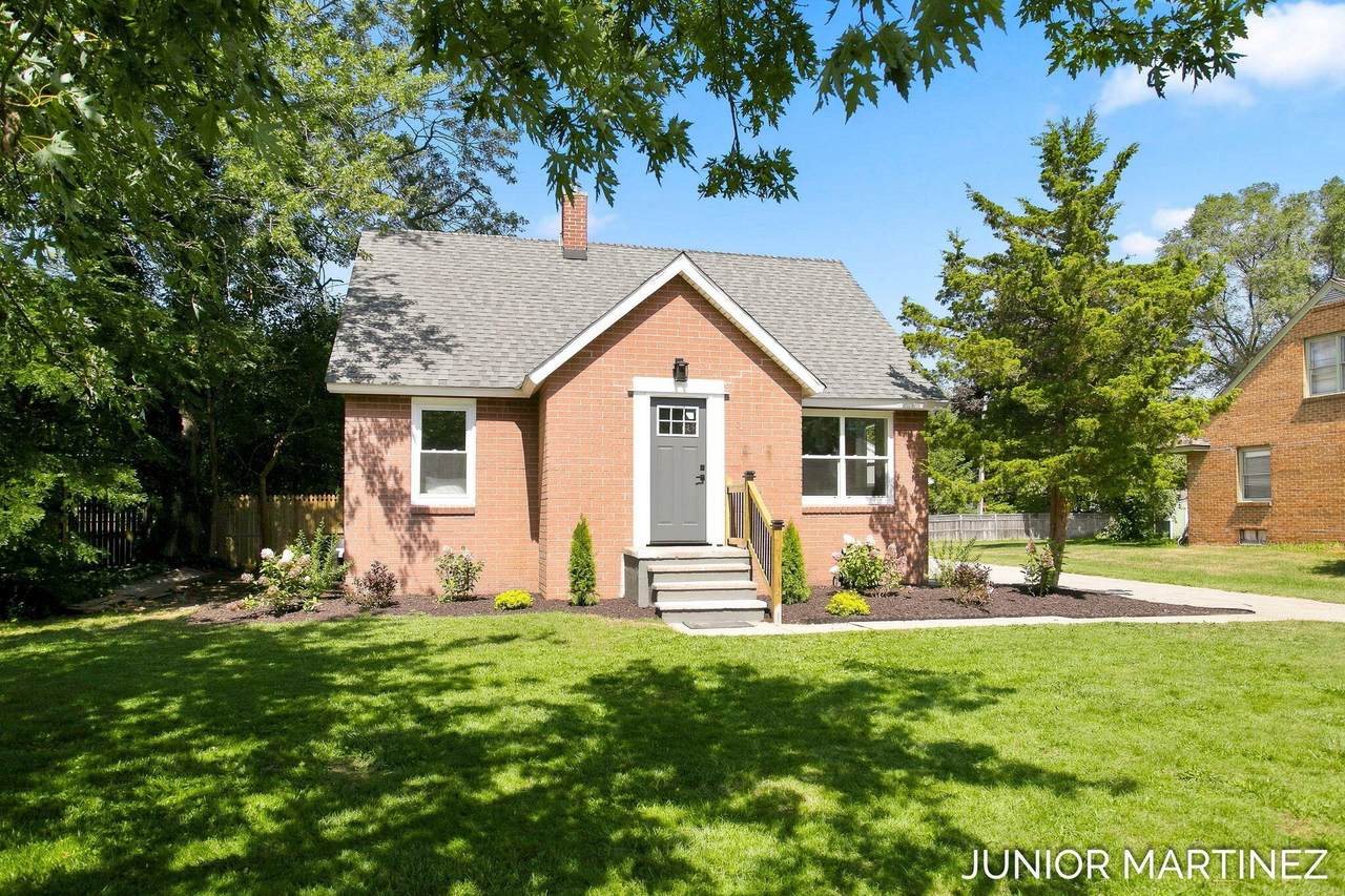 23 35th Street - Photo 1