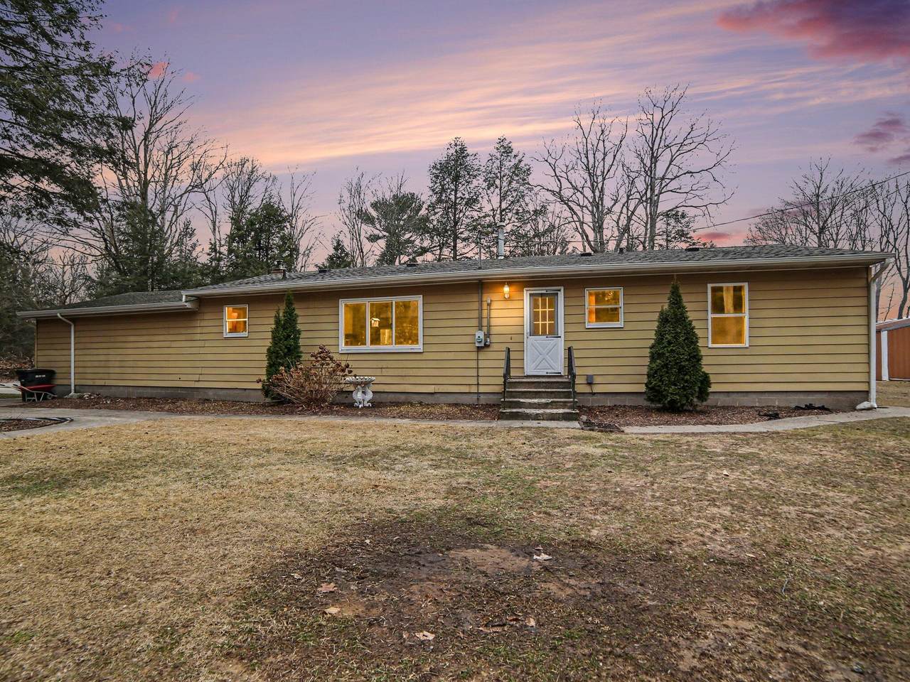 8590 Thomas Street - Photo 1