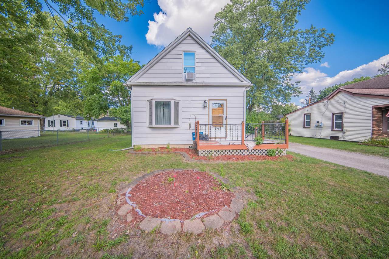 674 Campbell Avenue - Photo 1
