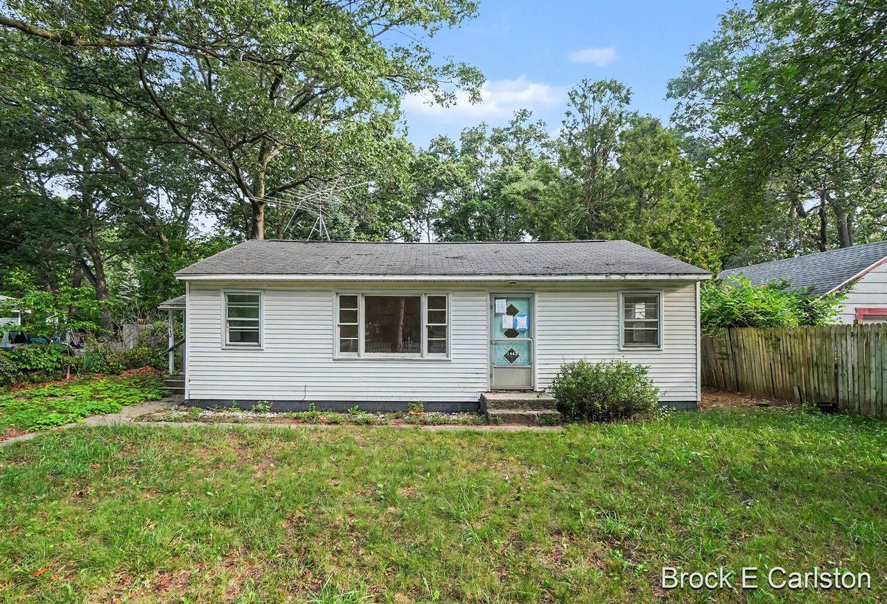 1442 Norwich Avenue - Photo 1