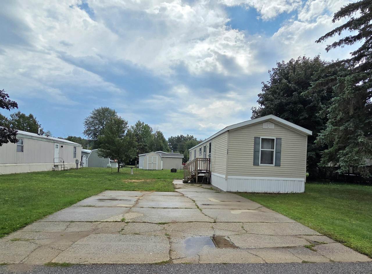 111 Maple Court - Photo 1