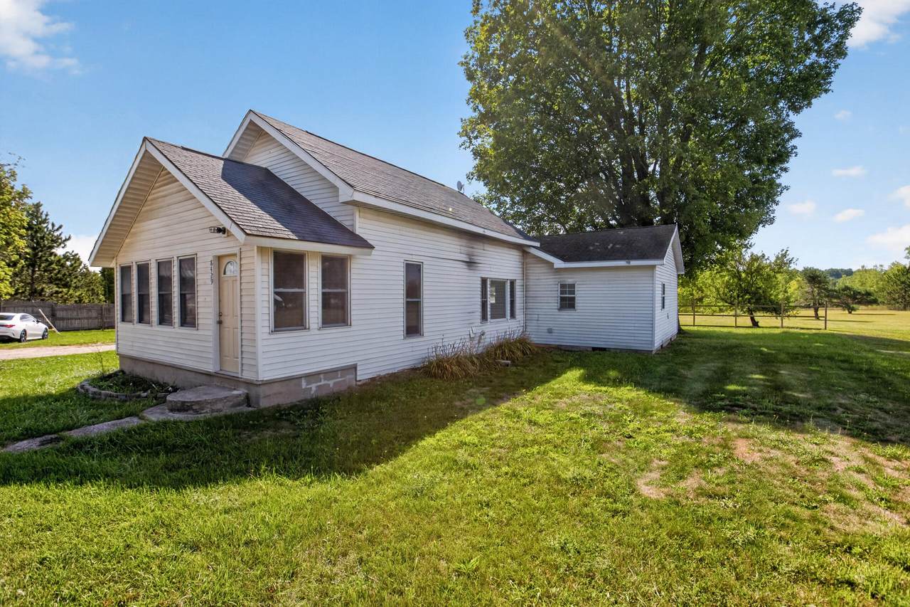 8429 U.S. 10 - Photo 1