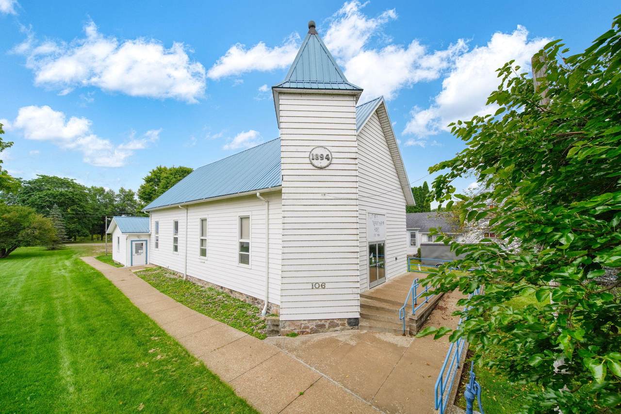 106 Commercial Street - Photo 1