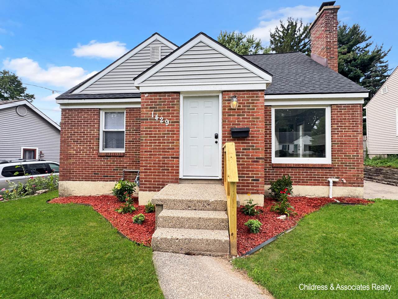 1429 Louise Street - Photo 1
