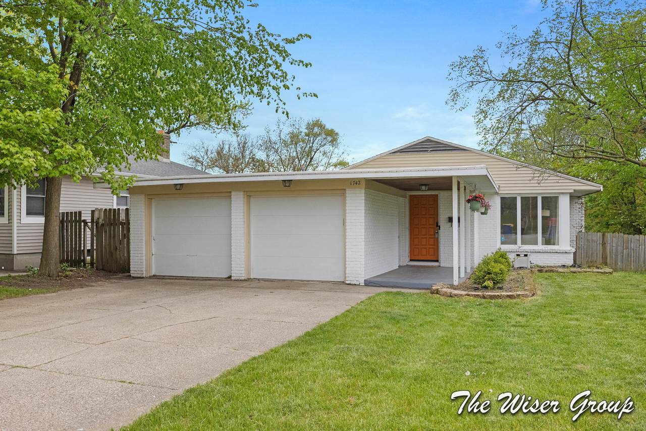 1742 Boston Street - Photo 1