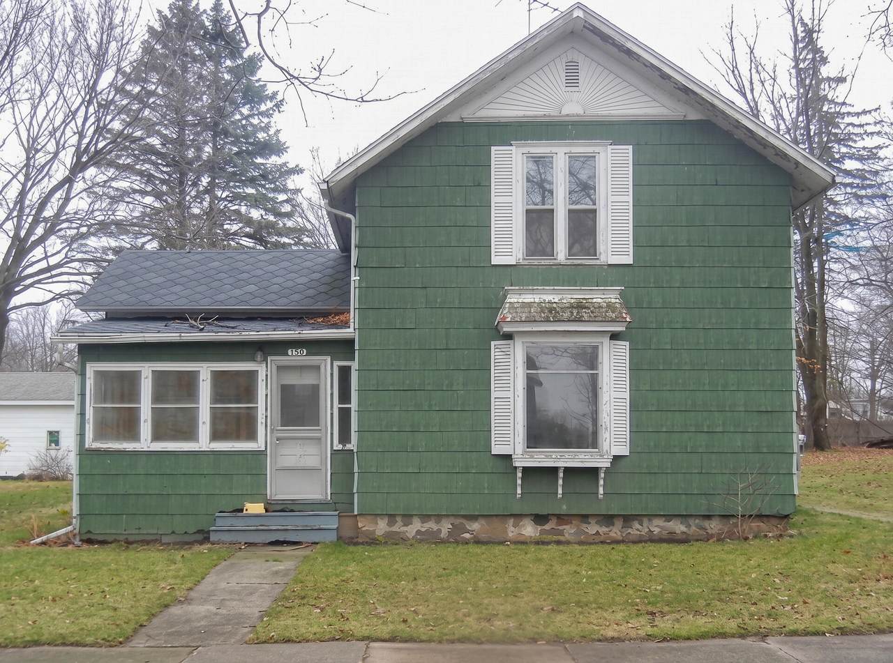 150 Kingsbury Avenue - Photo 1