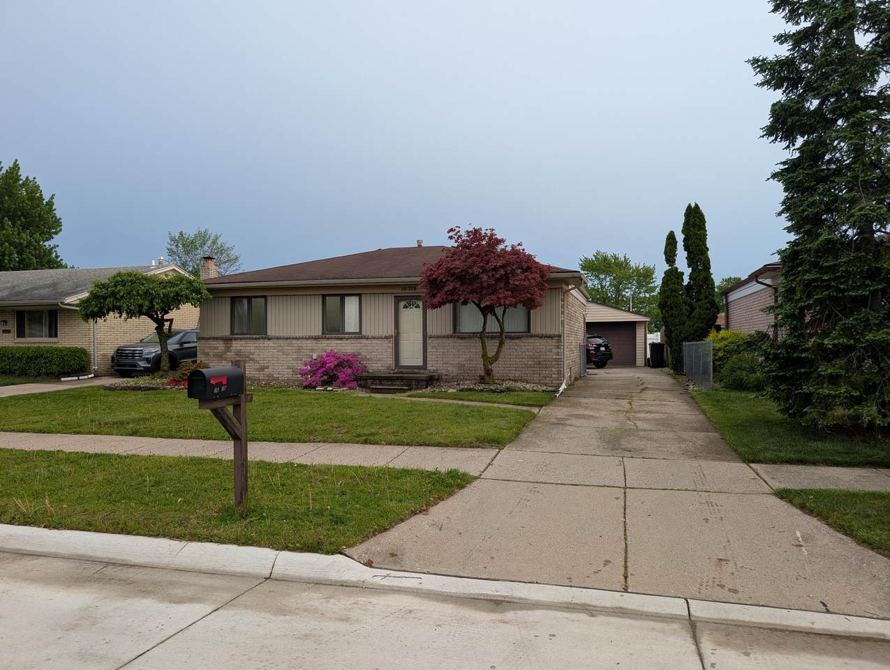 16318 Wellington Avenue - Photo 1