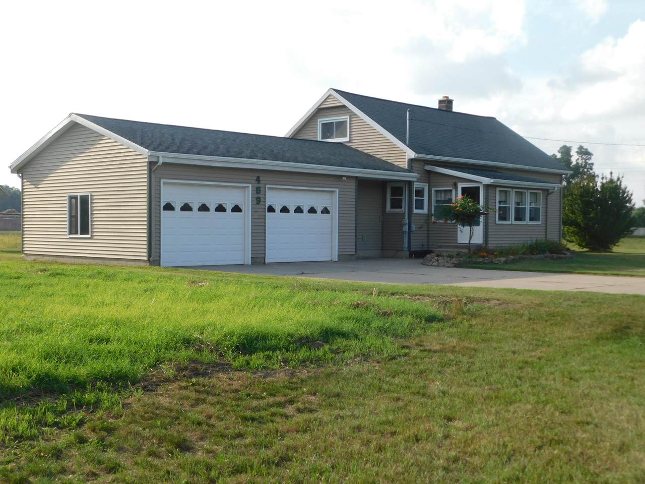 489 Catalpa Avenue - Photo 1