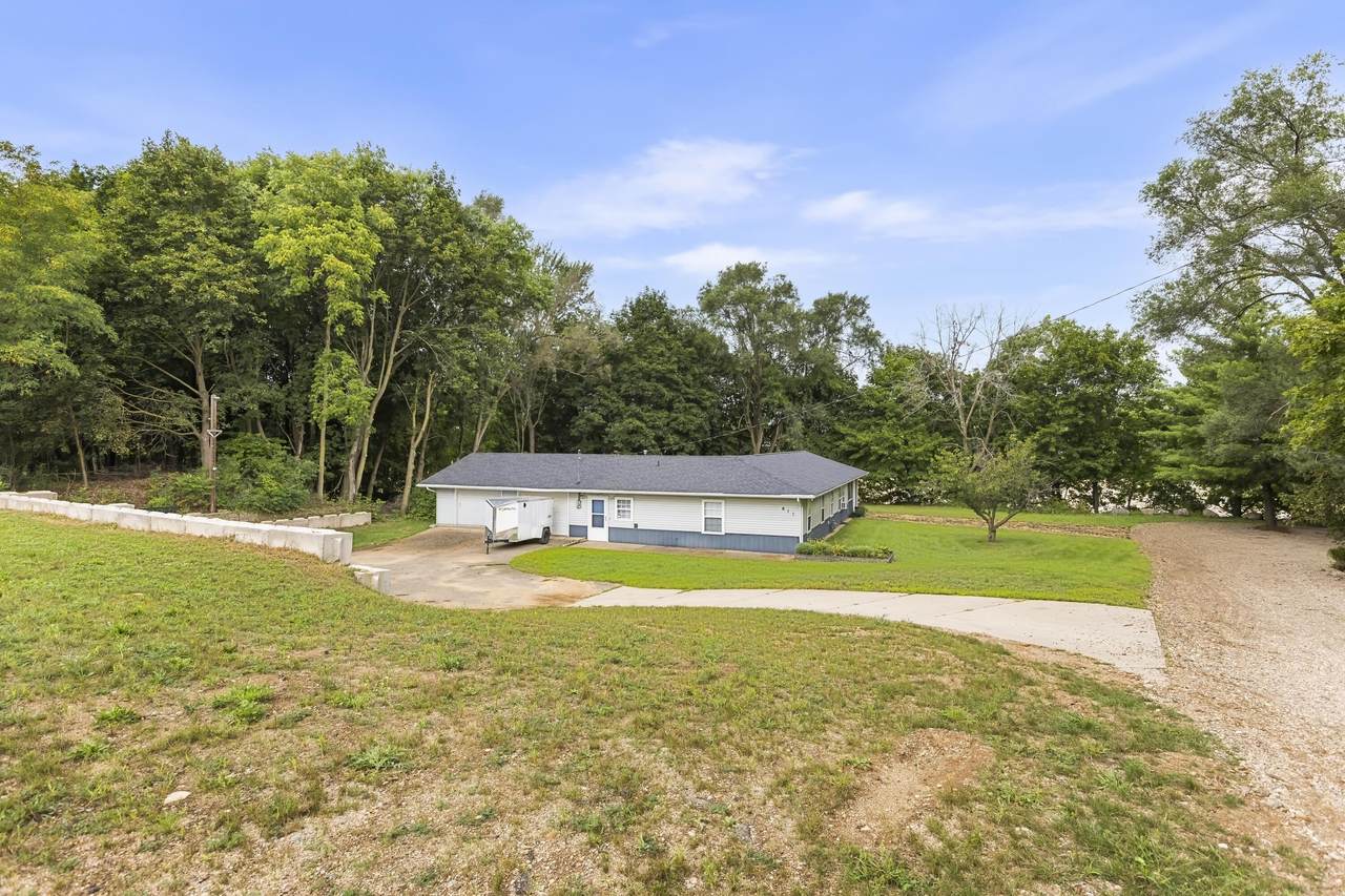 611 Niepoth Street - Photo 1