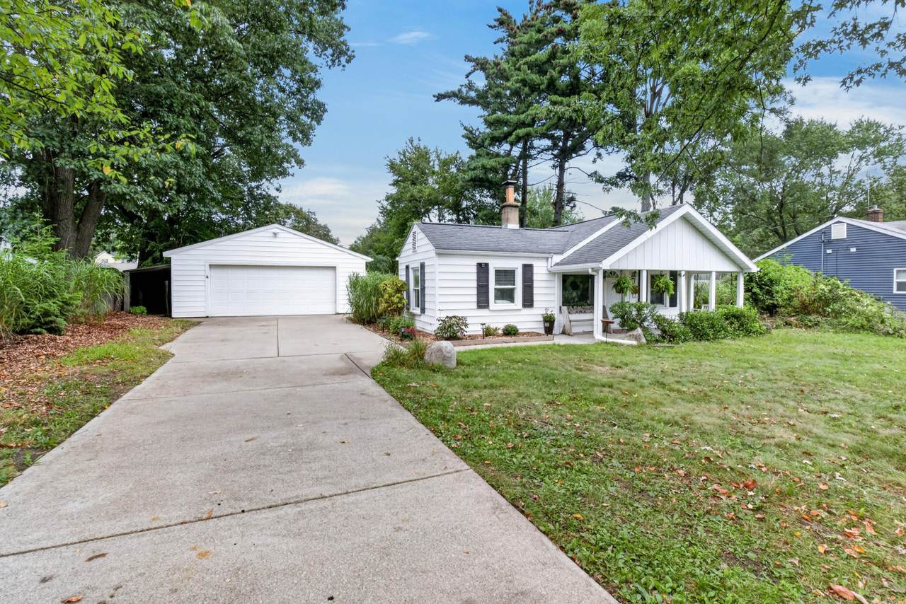 742 Pleasant Avenue - Photo 1