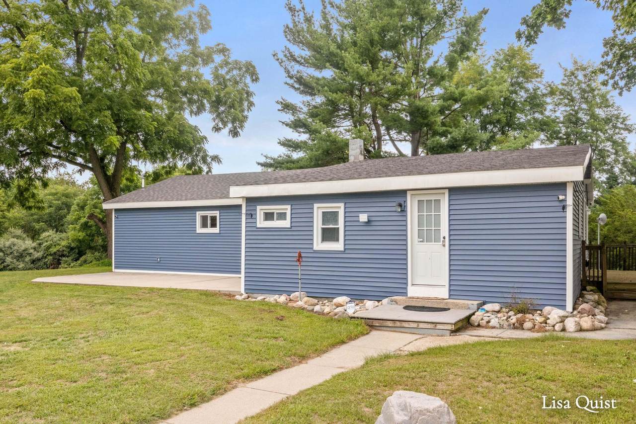 16271 Albrecht Avenue - Photo 1