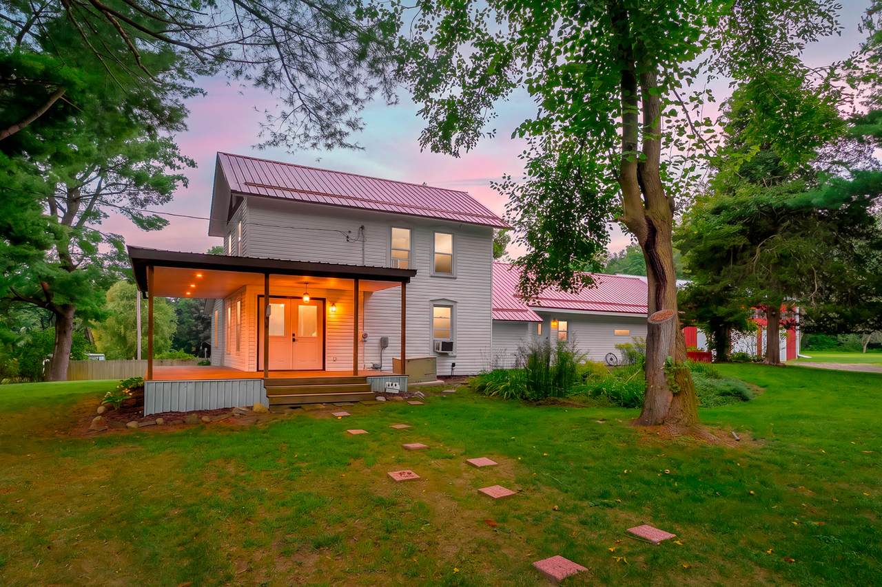 11028 50th Street - Photo 1
