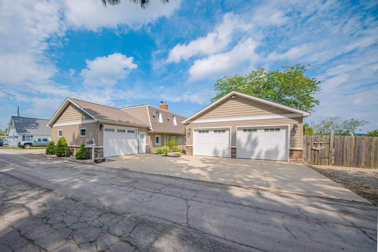 5065 Pine Drive - Photo 1