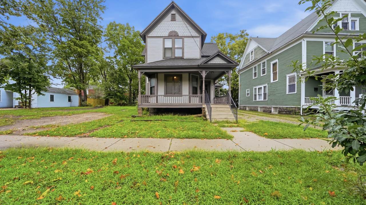 712 Walnut Street - Photo 1