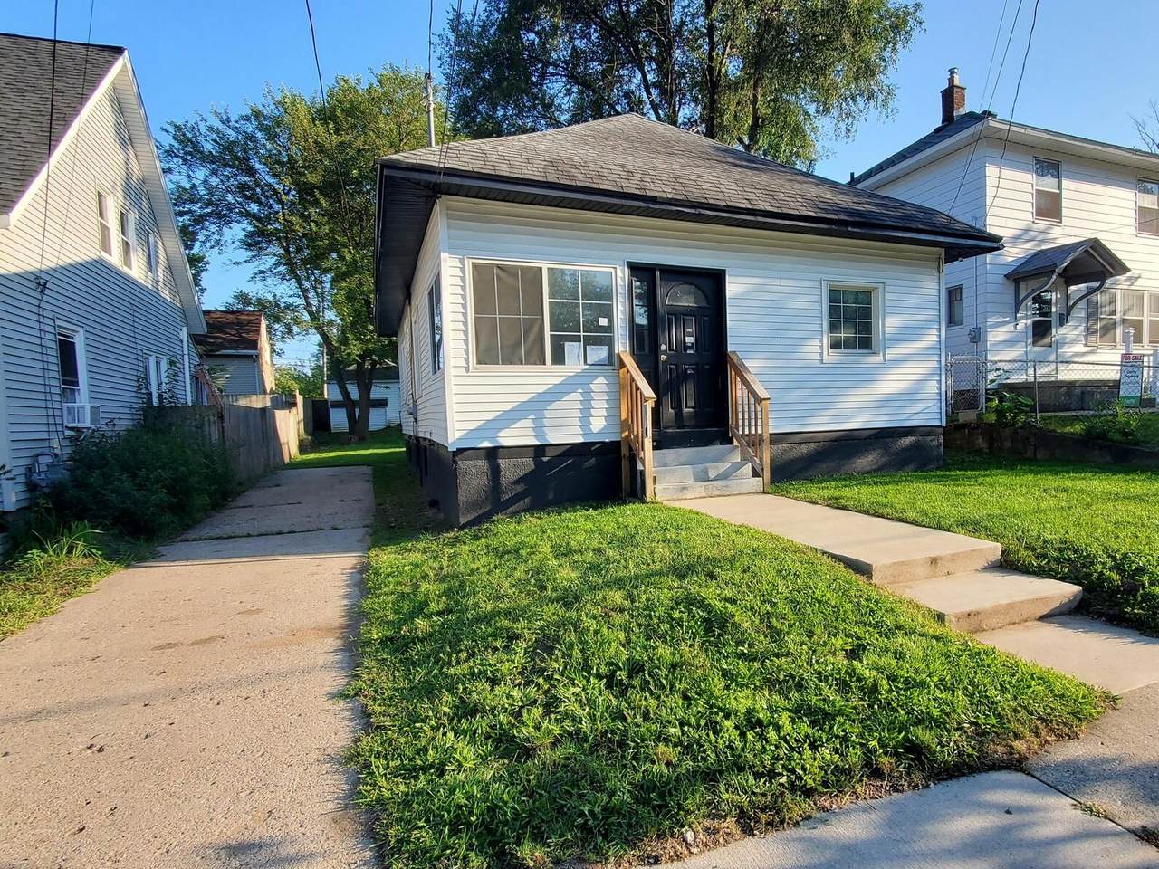 1106 Dickinson Street - Photo 1