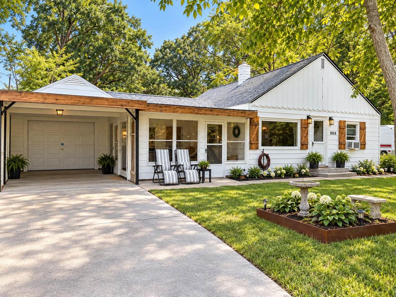 1362 Summit Avenue - Photo 1