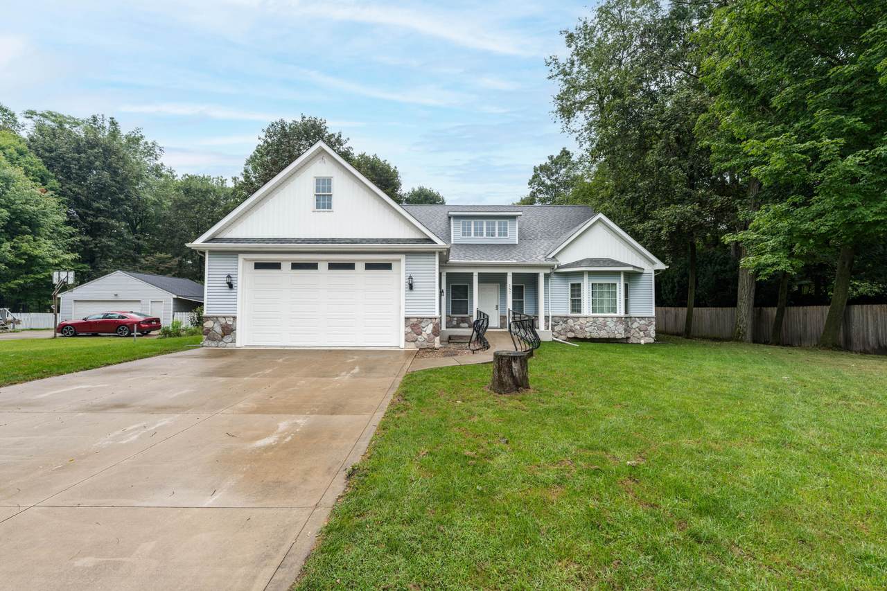 157 Silverbrook Avenue - Photo 1