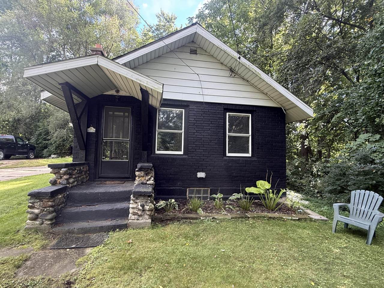 319 Watts Street - Photo 1
