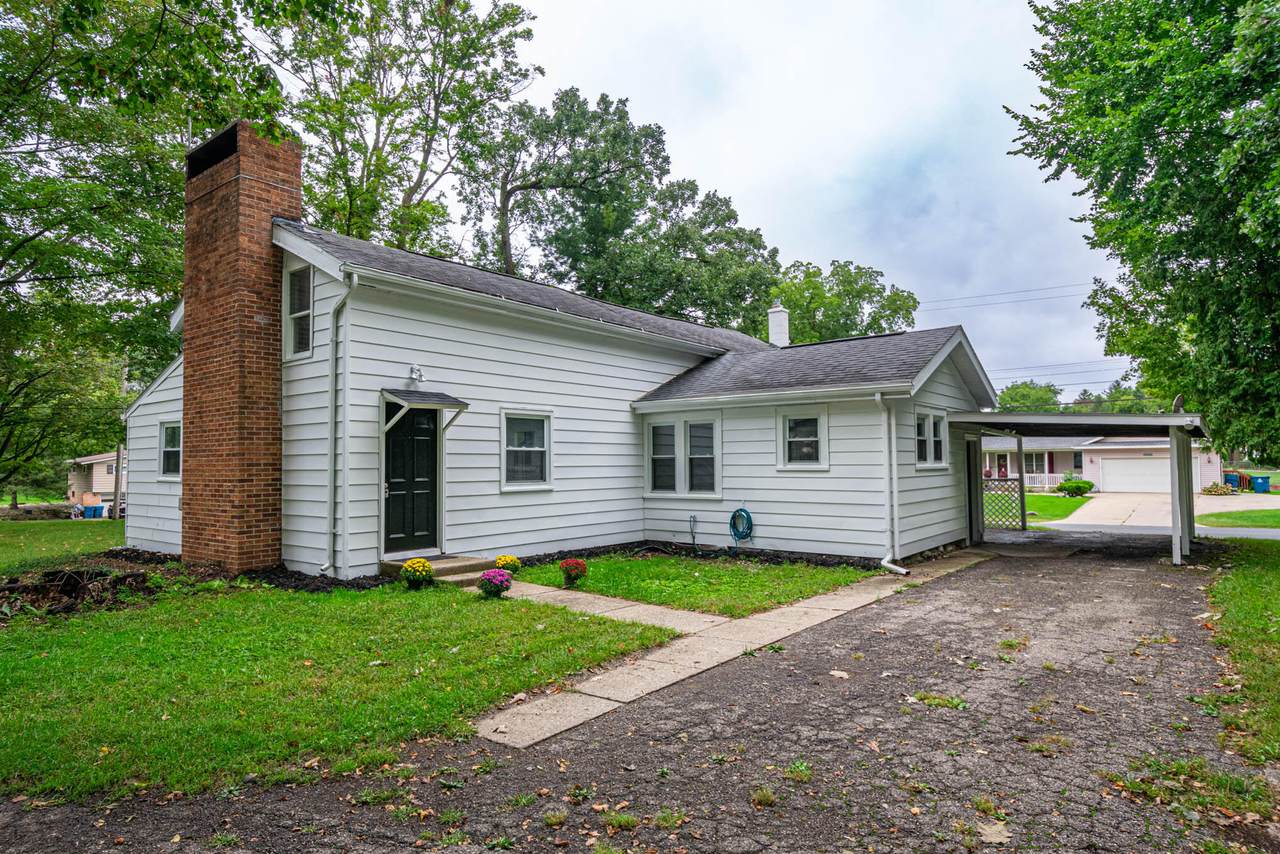 3908 Grand Prairie Road - Photo 1