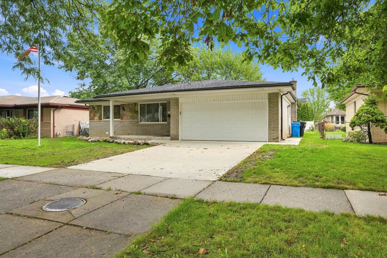 1810 Briarwood Drive - Photo 1