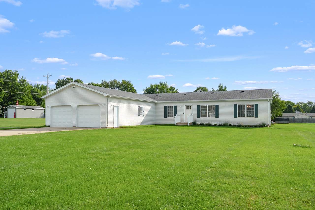 4551 Huntoon Avenue - Photo 1