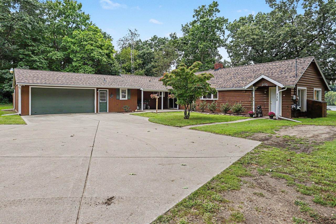 732 Community Drive - Photo 1