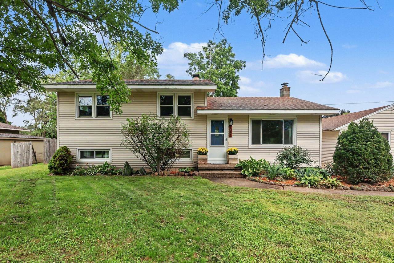 1051 Robin Street - Photo 1