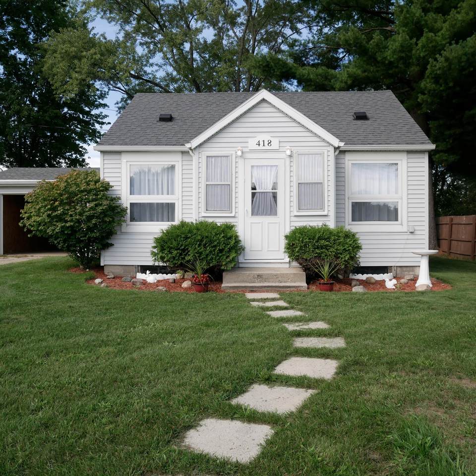 418 Church Avenue - Photo 1