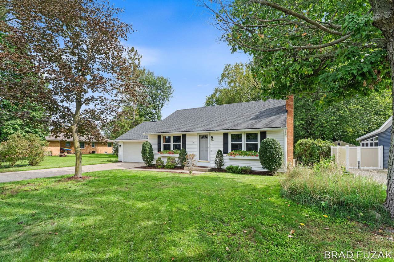 103 Birchwood Avenue - Photo 1