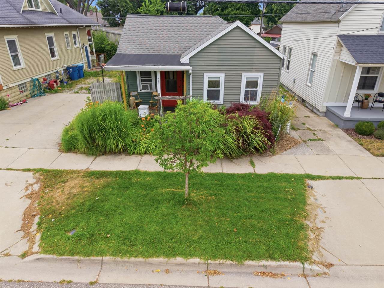413 6th Street - Photo 1