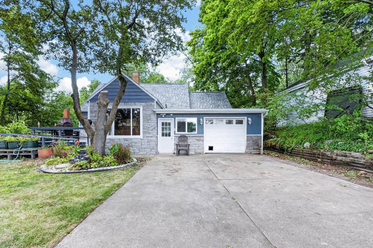 1202 Pinehurst Boulevard - Photo 1