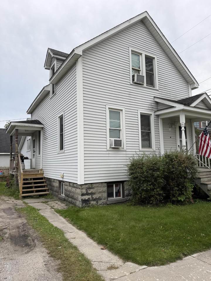 210 7th Avenue - Photo 1