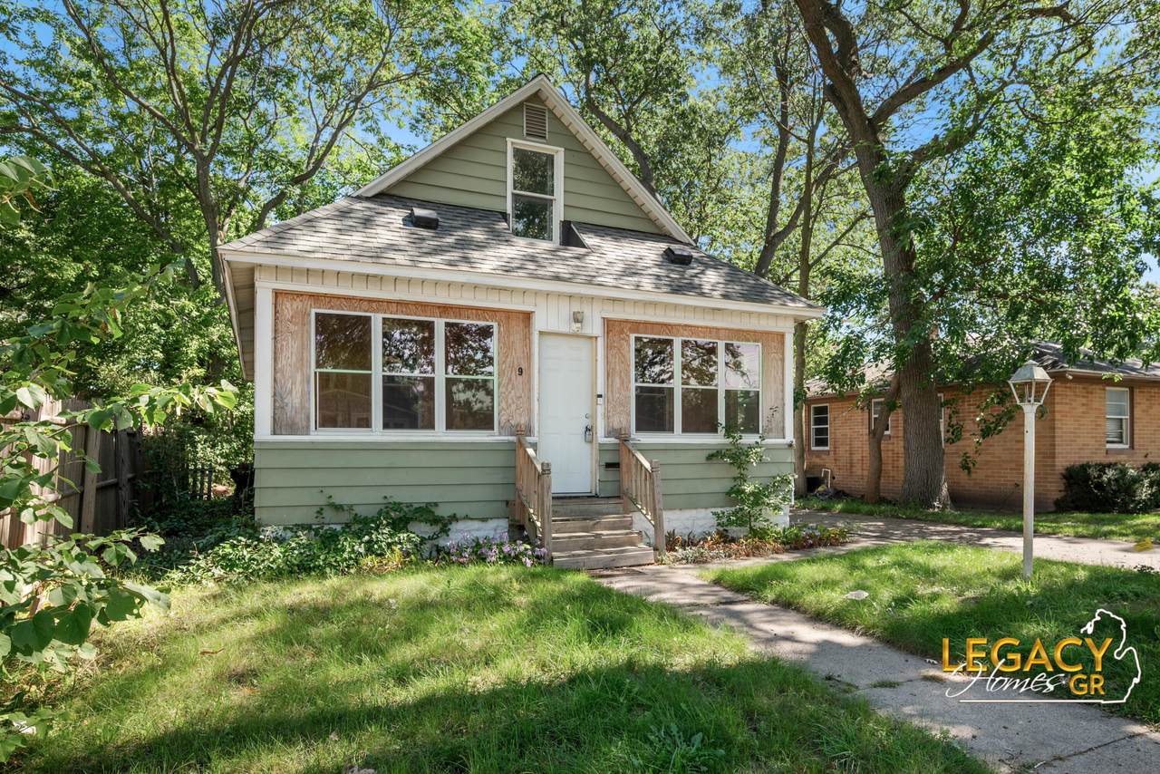 2928 Baker Street - Photo 1