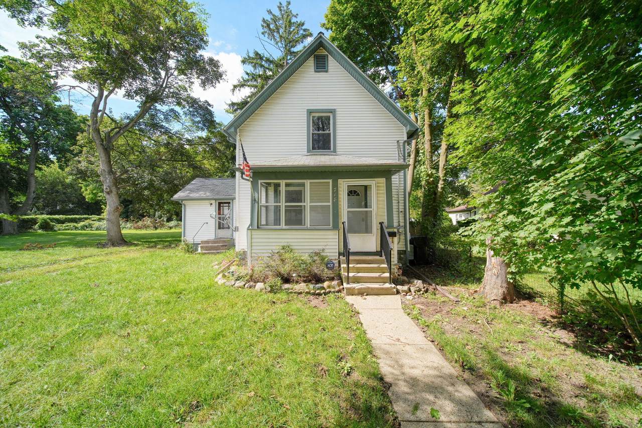718 Blackstone Street - Photo 1