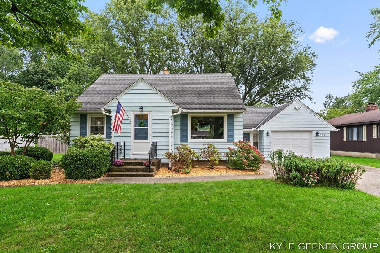 135 Grandview Avenue - Photo 1