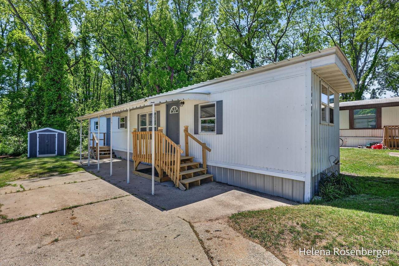 10604 Peachtree Street - Photo 1