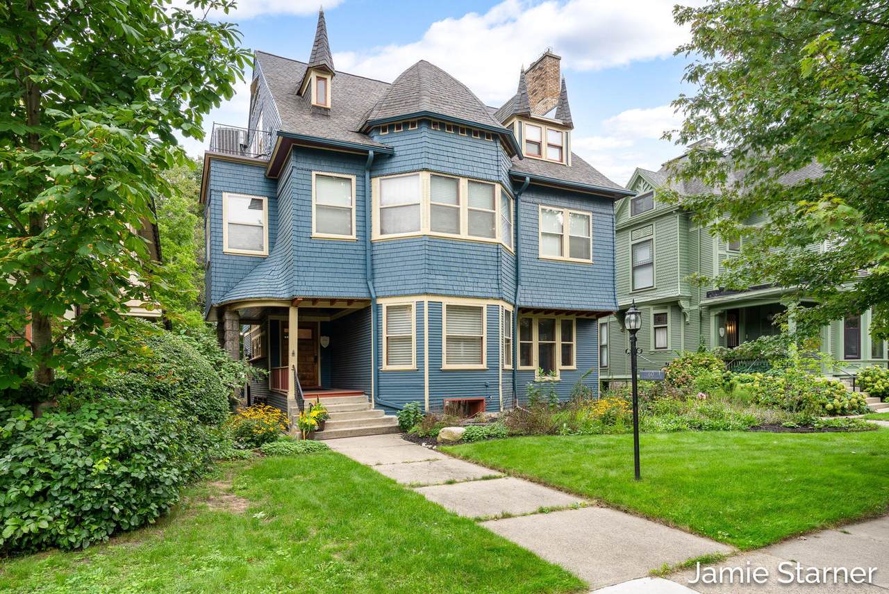 60 College Avenue - Photo 1